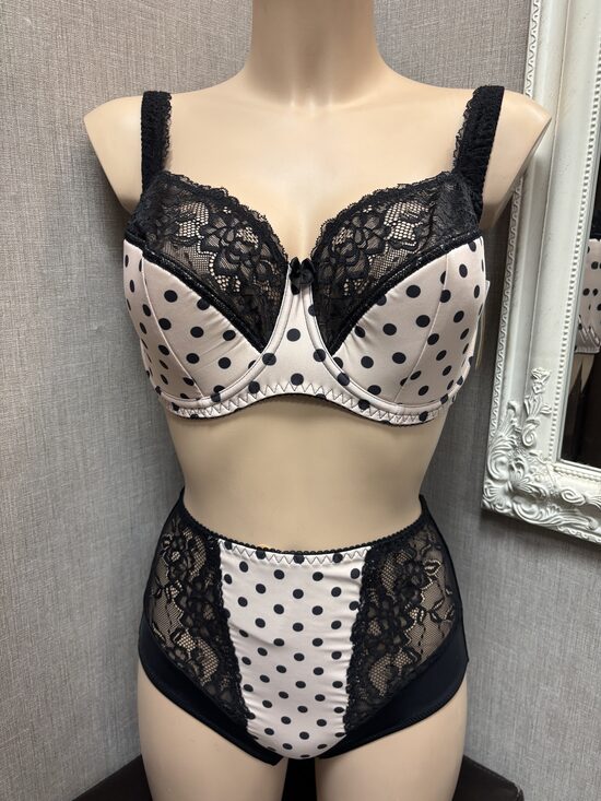 Krūšturis 852 Peonija/Punkti 