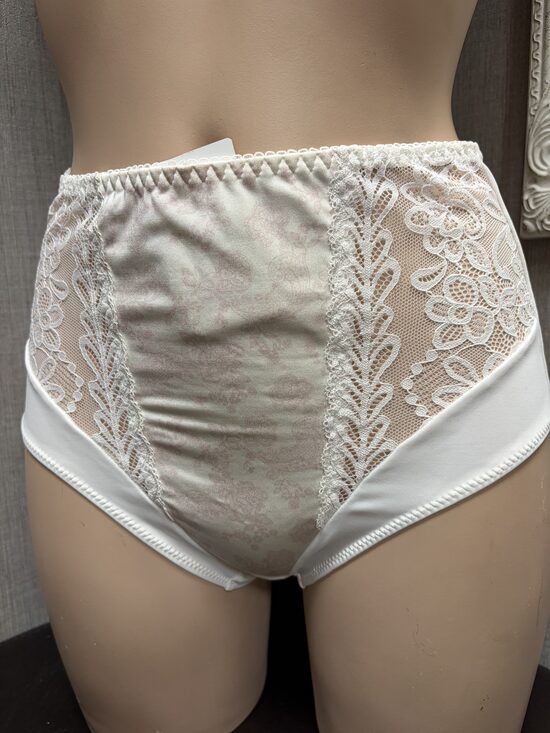 Трусы с завышенной талией 3025 Молоко/Цветы 44