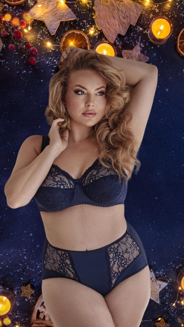 Šajā decembrī VM Lingerie ar lielu prieku piedalīsies Baltic EXPO Ziemassvētku tirdziņā, kas norisināsies 12.–14. decembrī Starptautiskajā izstāžu centrā Ķīpsalā. Tā būs īpaša iespēja – gan mums kā vietējam zīmolam, gan Jums, mūsu mīļajiem klientiem –, lai kopā svinētu svētku noskaņu, atklātu jaunus produktus un iegādātos skaistas un elegantas dāvanas.  Kas gaidāms tirdziņā? Tirdziņš ilgs trīs dienas:  12. decembris: 12:00–20:00  decembris: 09:00–20:00  decembris: 09:00–19:00   Ieeja – bez maksas.  Pasākumā piedalās vairāk nekā 400 tirgotāju no Latvijas, Lietuvas un Igaunijas.  Norises vieta: Ķīpsalas izstāžu centrs (halle Nr. 2, Ķīpsalas iela 8, Rīga).   Bērniem būs piedāvājums rotaļnīcā “Rotaļnīca”, kā arī piepūšamās atrakcijas no Ballisuat­rakcijas.lv, lai svētku iepirkšanās brīži būtu jautri visai ģimenei.   Svētku ēdienu zona: jūs varēsiet baudīt gan tradicionālus Ziemassvētku gardumus, gan modernas svētku uzkodas un dzērienus.   Tirgotāju sortiments ir ļoti plašs – koka suvenīri, tekstilizstrādājumi, rokdarbnieku darinājumi, grāmatas, spēles, rotas, apģērbi un daudz kas cits.   Papildus izklaidei – deju festivāls: vienā no izstāžu hallēm (Halle Nr. 1) notiks trīs dienu starptautisks sporta deju festivāls.   Kāpēc VM Lingerie būtu vērts apmeklēt mūsu stendu? Dāvanas: Katram pircējam ļoti noderīga dāvaniņa.   Personīga pieeja: Tirdziņš dod iespēju satikt mūsu, saņemt konsultāciju par izmēriem un materiāliem, un izvēlēties dāvanu ar īpašu rūpību.  Svētku noskaņa: Atmosfēra pie mums būs brīnišķīgi svētku noskaņota – rotājumi, gaismas un svētku enerģija radīs īstu ziemas sajūtu.  Iespēja izmēģināt un iejusties: Pie mūsu stenda būs iespēja apskatīt produktus uz vietas, pārbaudīt materiālu kvalitāti un izdarīt izvēli “ar rokām”, kas interneta veikalā reizēm ir izaicinājums.  Mēs būsim tur – un ceram redzēt arī Tevi! Aicinām visus mūsu klientus un draugus – pieejiet, iepazīstieties, izmēģiniet un izvēlieties dāvanas, kas nāk no sirds.  Lai burvīgi Ziemassvētki un radošu sagatavošanos!